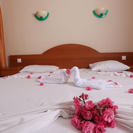 Tuntas Family Suites Kuşadası Ngoại thất bức ảnh