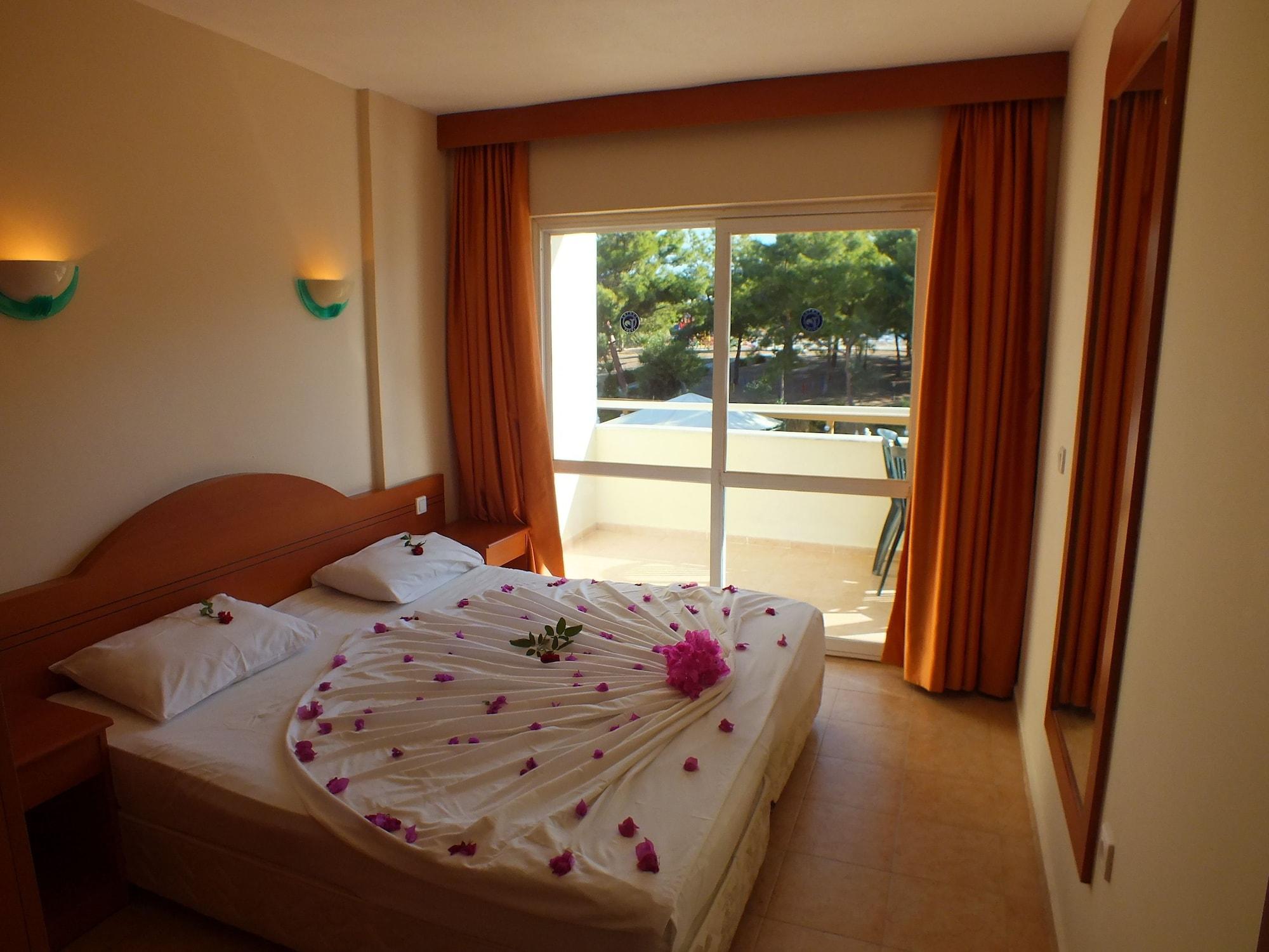 Tuntas Family Suites Kuşadası Ngoại thất bức ảnh